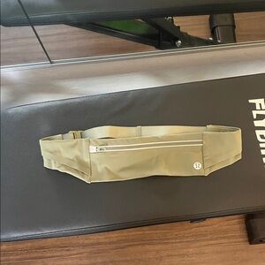 Lululemon Fast and Free Running Belt- Bay Leaf